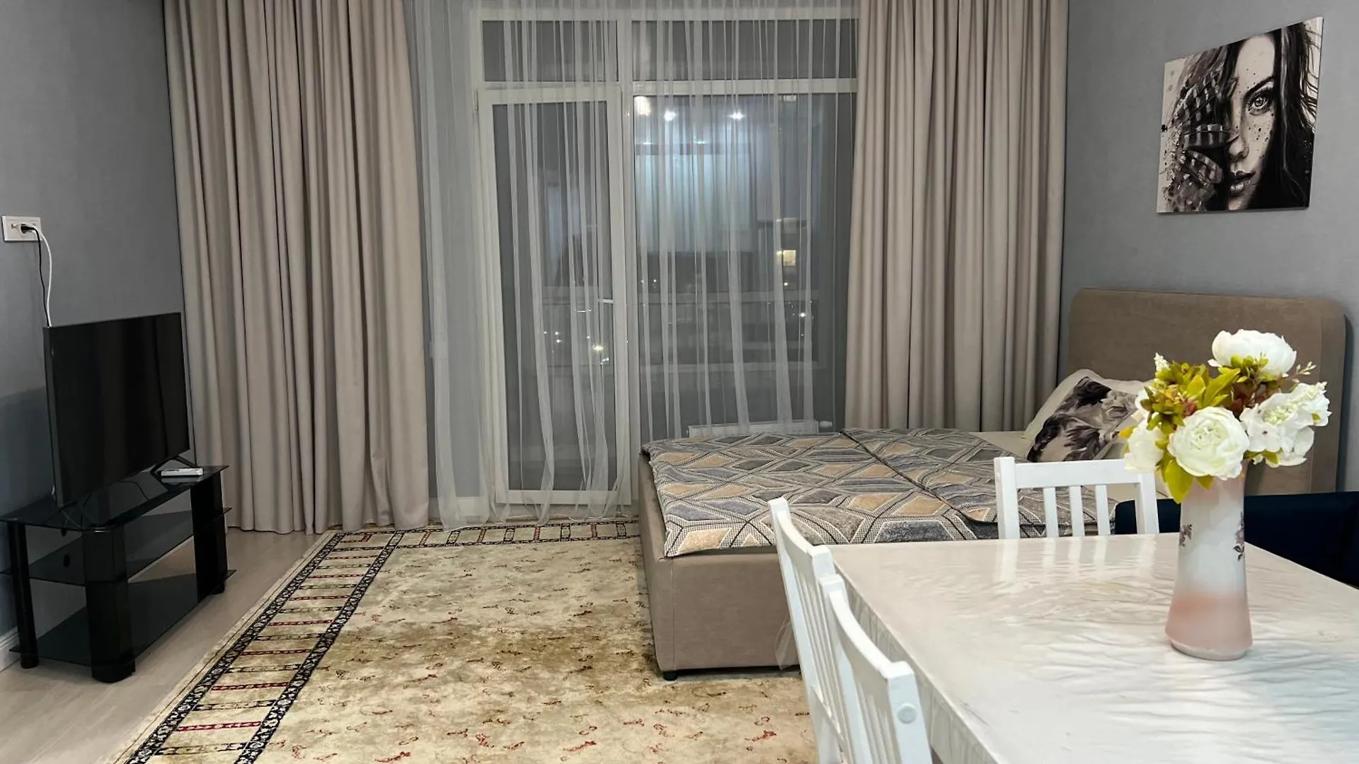 Apartament Квартира Вблизи Трц Хан-Шатыр Astana